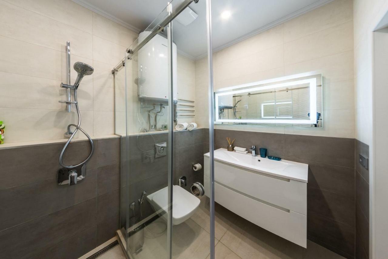 Gagarin Studio Apartment Odesa Exterior foto