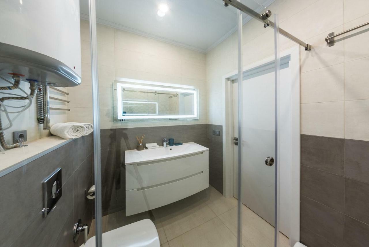 Gagarin Studio Apartment Odesa Exterior foto